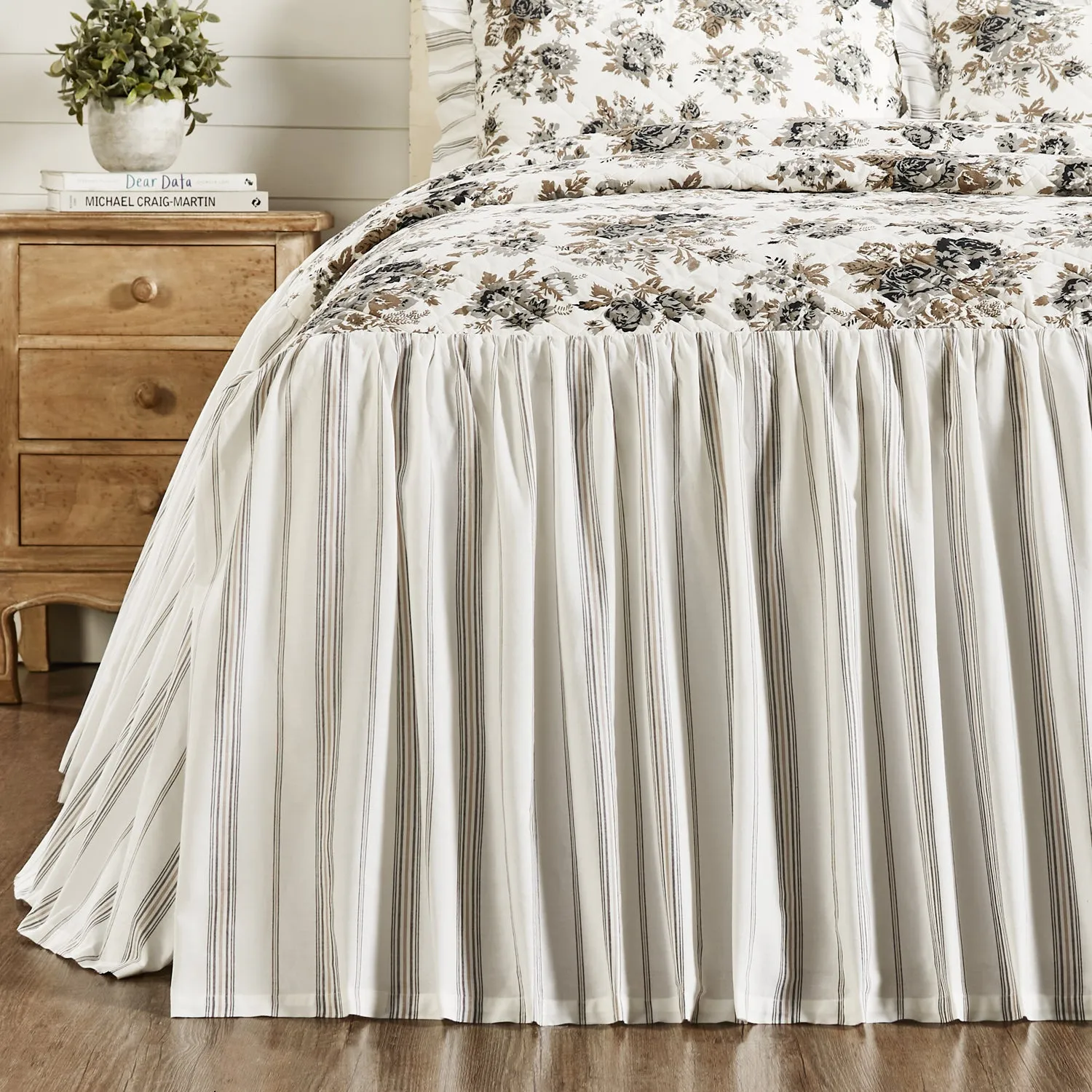Annie Portabella Floral Ruffled California King Coverlet 84x72 27