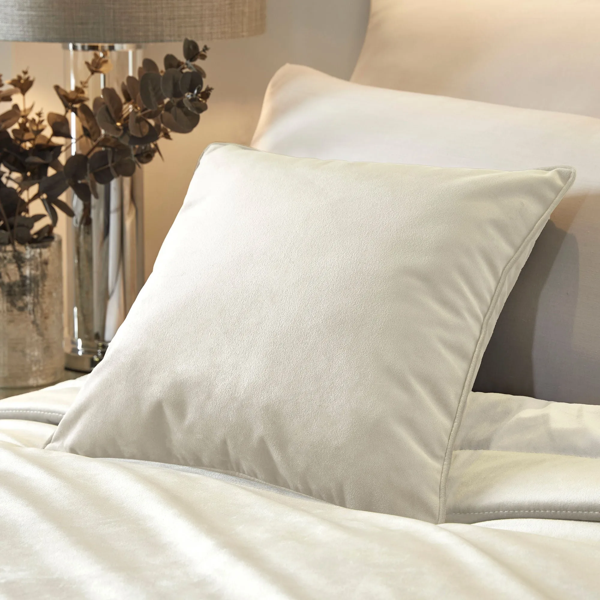 Chic Bedspread by Laurence Llewelyn-Bowen in Ivory 150 x 220cm