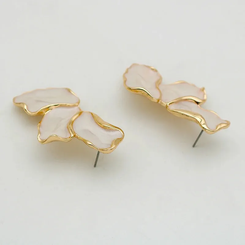 TEEK - Irregular Metal Cream Petal Earrings