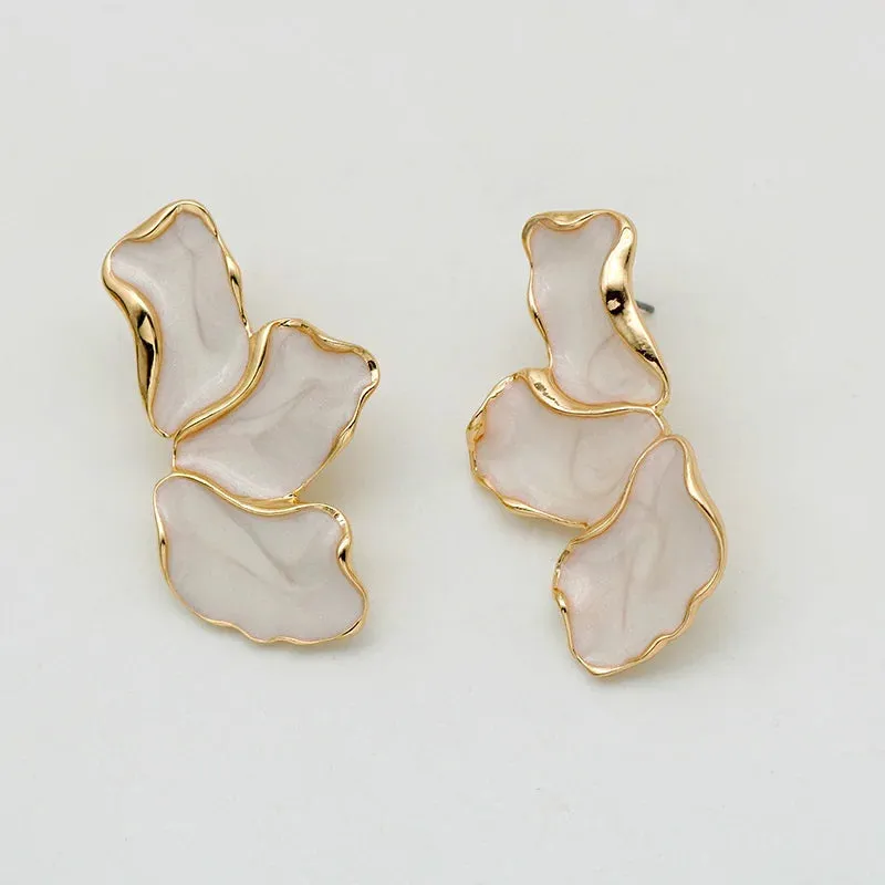 TEEK - Irregular Metal Cream Petal Earrings