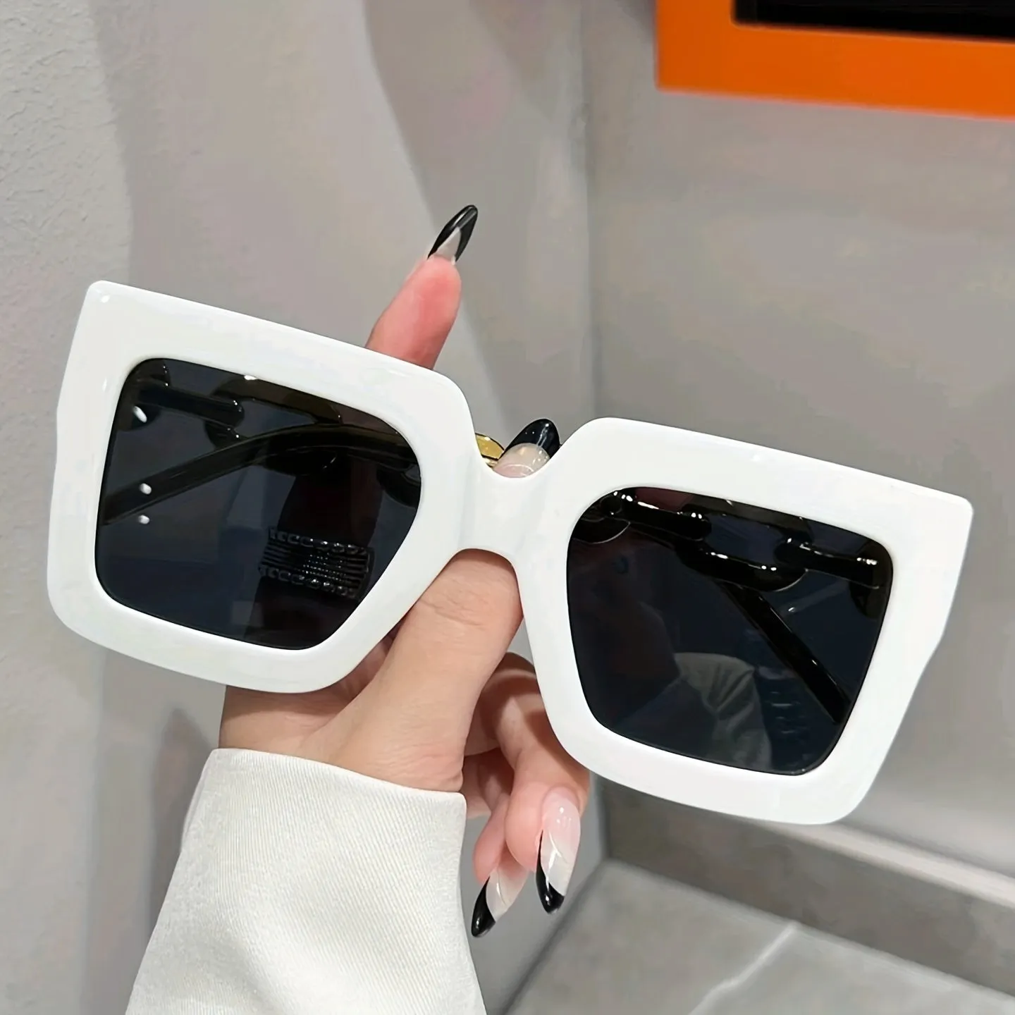 Travelready Vintage UV Square Sunglasses with Chain Shaped Temple